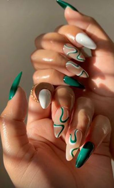 Abstract Wave Stripes Stiletto Press On Nails